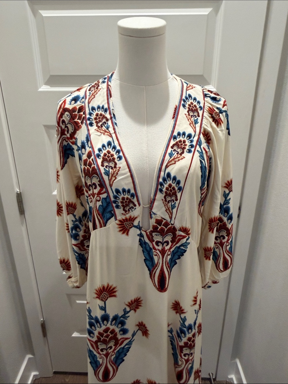FARM Rio Cream Maxi Dress with Blue & Rust Floral Size M - Picture 3 of 8